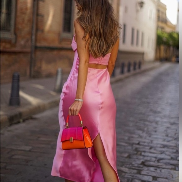 ZARA PINK SATIN EFFECY CUT OUT DRESS - VIRAL TIKTOK - Picture 2 of 14